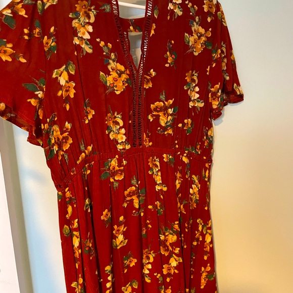 Blu Pepper Dresses & Skirts - Boutique flowy, floral, rust dress; size large